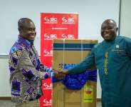 Mr James Agyenim-Boateng (left), Managing Director of SIC Insurance PLC, presenting an award to a top-performing agent.