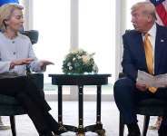 Donald Trump and European Commission President Ursula von der Leyen talk after reaching a trade deal at the Trump Turnberry golf course in Scotland, 27 July 2025. - AP - Jacquelyn Martin