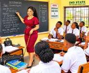Government should completely hands off school management