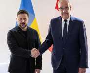 Swiss President Guy Parmelin shakes hands with Ukrainian President Volodymyr Zelensky at the Geneva airport on June 15, 2026.Le prsident suisse Guy Parmelin (d.) serre la main du prsident ukrainien Volodymyr Zelensky avant une rencontre bilatrale en marge du sommet du G7,  laroport de Genve, le 15 juin 2026 -  Martial Trezzini, AFP