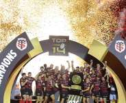 Toulouse players celebrate after winning the French Top 14 rugby union final against Montpellier Hrault Rugby (MHR) at the Stade de France in Saint-Denis, on the outskirts of Paris, on June 27, 2026. -  Kenzo Tribouillard, AFP