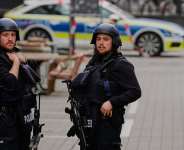 Police officers in Sinzig, Germany, on May 8, 2026. -  Michael Probst, AP / Illustration picture