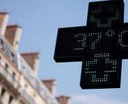 A pharmacy sign displays a temperature of 37 degrees Celsius as temperatures rise in Paris during a second heatwave affecting a large part of France, June 19, 2026. -  Alice Sacco, Reuters