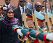 Tanzanian President Samia Suluhu Hassan lays a wreath at the Tomb of the Unknown Soldier by the Kremlin wall during her visit to Moscow on 3 June 2026. - AFP - RAMIL SITDIKOV