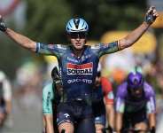 Tim Merlier turned on the power to win the eighth stage of the Tour de France in a sprint finish. - Anne-Christine Poikkoulat, AFP