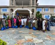 Elmina Paramount Chief distributes hampers to widows during Edina Bakatue Festival