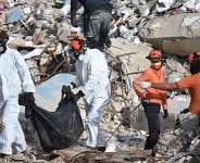 Rescue workers carry a body bag through the rubble of a collapsed building in Caraballeda, Venezuela, on 17 July 2026, following the earthquakes of 24 June. -  Juan Barreto, AFP