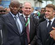 Gabons President Brice Oligui Nguema (2nd L) alongside Paulo Castellari (C), head of French metallurgical group Eramet, and Frances Emmanuel Macron in Libreville, 24 November, 2025. - AFP - LUDOVIC MARIN