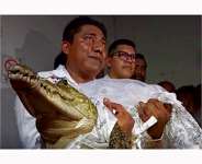 Mayor Of Southern Mexico Officially Weds A Crocodile