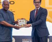 German Ambassador H.E. Frederik Landshft presenting a catalogue of artefacts to President John Dramani Mahama. -  Ghana Ministery of Foreign Affairs