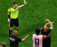 Egypt head coach Hossam Hassan (right) clashed with referee Franois Letexier during Egypts 3-2 defeat against Argentina in the last-16 at the 2026 World Cup. - REUTERS - Marco Bello