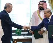 This handout photograph taken and released by the Turkish Presidency press office on August 7, 2026, shows Turkeys President Recep Tayyip Erdogan (L) shaking hands with Pakistans Prime Minister Shehbaz Sharif as Saudi Arabias Crown Prince Mohammed bin Salman (2nd R) looks on after signing a joint defence agreement in Mecca. Saudi Arabia, Turkey and Pakistan signed a joint defence agreement on August 7 amid violence in the region from Houthi attacks and the US-Iran war. -  AFP