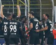The joy of the Lyon players after the opening goal scored by Los Openda against Fenerbahe in the first leg of the Champions League play-off in Istanbul on August 18, 2026 - YASIN AKGUL, AFP