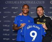 Pedro signs contract extension with Chelsea