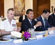 Valls extends visit to New Caledonia as independence deal remains elusive