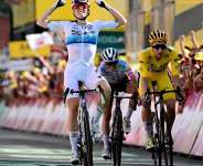 Dutch rider Demi Vollering edges overall leader Marlen Reusser after Kasia Niewiadoma faded at the line, the three now top the overall standings. -  Nicolas Tucat, AFP