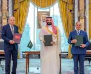 Turkish President Tayyip Erdogan, Saudi Crown Prince Mohammed bin Salman and Pakistans Prime Minister Shehbaz Sharif pose after signing a joint defence agreement in Mecca, Saudi Arabia, on August 7, 2026. -  Saudi Press Agency, via Reuters