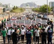 Nigerians: Can’t you criticize public officers without resorting to insults?