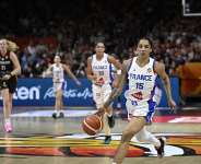 Frances forward #15 Gabby Williams during the 2026 FIBA Womens Basketball World Cup semi-final match between France and Germany in Berlin on September 12, 2026. - Tobias Schwarz, AFP