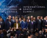 French president Emmanuel Macron (center right) poses for a family photo with the presidents of Congo and Rwanda (on the right) at the International Space Summit in Paris on 10 September 2026. -  Aurelien Morissard / AP via Pool