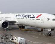 An Air France Boeing 777 passenger jet sits at a gate at Paris Charles de Gaulle International Airport in Roissy-en-France, France, November 14, 2025. -  Daniel Slim, AFP, Archives