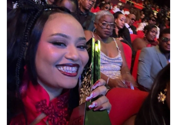 Moliy with the award