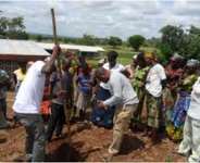 Mr Asher Nkegbe ,the United Nations’ Convention to Combat Desertification (UNCCD) National Focal Point for Ghana, building the capacity of some of the farmers to provide ecosystem services