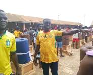 Captaine Smart presents mattresses, chop boxes, trunks to 100 SHS freshers