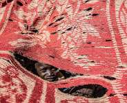 Despite the fact that peace agreements have been signed, there is still insecurity in the Darfur region of Sudan. In the Shaddad camp, almost 700 families have made makeshift shelters. On 13 February 2021, 10 days after they had arrived, they had still not received any aid. -  Abdulmonam Eassa for Le Monde