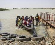 A dug-out canoe brings people across the Senegal river from Mauritania to Rosso.  By PATRICK MEINHARDT (AFP)