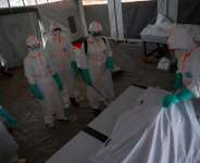 A team of doctors with the body of a man in a bodybag who died from Ebola in Bunia, eastern DR Congo.  By Jospin Mwisha (AFP)