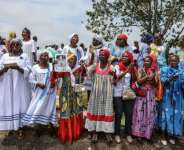 Cameroonians turned out to welcome Pope Leos arrival.  By Daniel Beloumou Olomo (AFP)