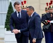 French President Emmanuel Macron welcomes Madagascars new leader Mickael Randrianirina for talks.  By Ludovic MARIN (AFP)