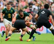 South Africa lock Eben Etzebeth (C) carries the ball against New Zealand in Baltimore.  By Caean Couto (GETTY IMAGES NORTH AMERICA/AFP)