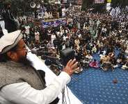 Hafiz saeed addressing a mob