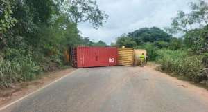 Accra-Kumasi highway traffic diverted after articulated truck blocks road at Birimso