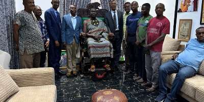 A Team from the USTA, and the SDA church paid a courtesy call on Wenchimanhene at his palace in Wenchi.