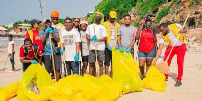 Accra Ubuntu Leo Club collaborates with Accra Ubuntu Lions Club to clean beach