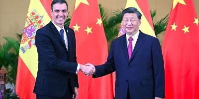 Chinese President Xi Jinping meets with Spanish Prime Minister Pedro Sanchez, who is on an official visit to China, at the Great Hall of the People in Beijing, capital of China, April 14, 2026. (China Daily)