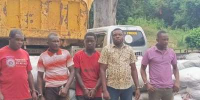 A police inspector, 4 others grabbed by military for attempted smuggle of 231 bags of cocoa