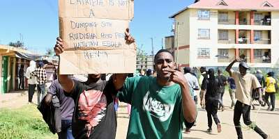 Demonstrators participate during a protest against a US-backed Ebola quarantine plan on the establishment of a facility to host Americans exposed to Ebola, in Nanyuki town, in Laikipia County, Kenya, on 1 June, 2026. - REUTERS - John Muchucha
