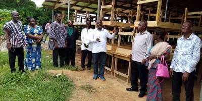 Bassosa 1983 Donates To Alma Mater (breman Asikuma Secondary School)