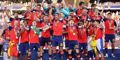 Torres the hero as dominant Spain overcome 10-man Argentina in extra time for second World Cup crown