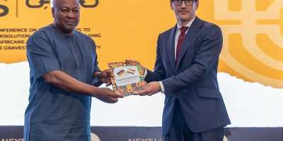 German Ambassador H.E. Frederik Landshft presenting a catalogue of artefacts to President John Dramani Mahama. -  Ghana Ministery of Foreign Affairs