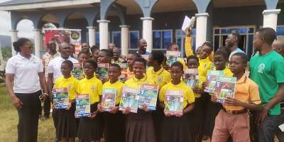 Otumfuo Osei Tutu II Foundation donates science textbooks to 24 deprived schools