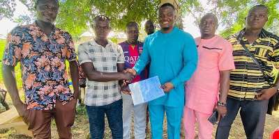 Chiana-Paga MP donates GH¢14,000 to support Kazugu community CHPS compound