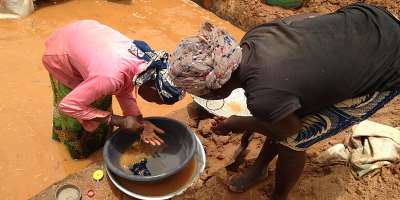 File photo: Small-scale artisanal gold mining employs thousands of people across Central African Republic. - Reinnier Kaze, AFP archives