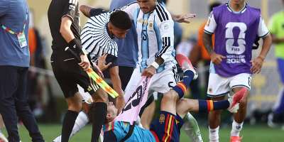 Argentinas Leandro Paredes (centre) clashes with Spain midfielder Gavi after the World Cup final. -  Charly Triballeau, AFP