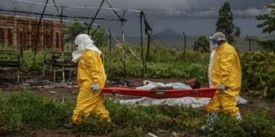 Medical staff carry an Ebola patient on a stretcher at Rwampara hospital in DR Congo.  By Seros MUYISA (AFP)