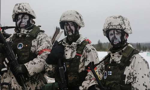 Finnish soldiers in their winter camouflage take part in the NATO arctic exercise Cold Response 26 in Rovaniemi, Finland, 17 March. -  Aino Vaananen / AP